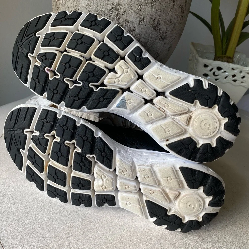 Brooks Ultraboost 5 Athletic Running Sneakers Shoes Womens 8.5‎ Black White